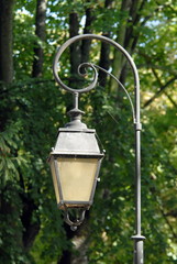 ville d'Evreux, r&eacute;verb&egrave;re et arbres verts, d&eacute;partement de l'Eure, Normandie, France