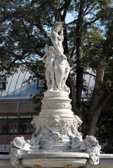 Fototapeta na wymiar Ville d'Evreux, fontaine monumentale de l'Hôtel de Ville, département de l'Eure, Normandie, France