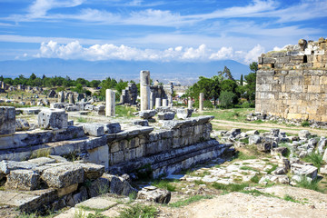 Fototapeta na wymiar Hierapolis in Denizli Province, Turkey. UNESKO landmark.