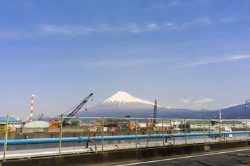 Fototapeta na wymiar 静岡県　吉原港から望む富士山