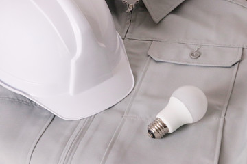 作業着 ヘルメット 電気工事