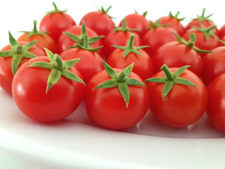 tomatoes cherry many ripe red green order