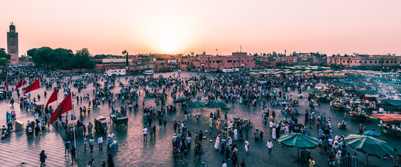 Stunning sunset at Jamaa-El-Fna, Marrakesh, Morocco - obrazy, fototapety, plakaty