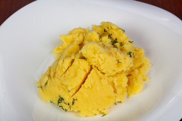 Mushed potato with dill