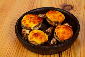 Baked champignon with cheese
