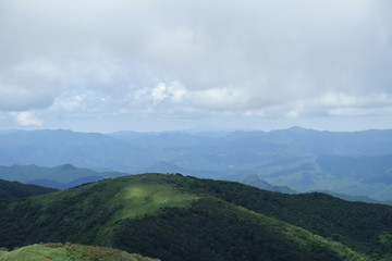 日本の岡山の那岐山の景色