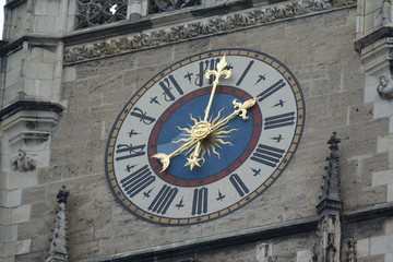 Uhr am Rathaus in München