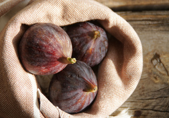  three fresh figs