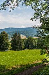 Zielona polana w górach, Czechy