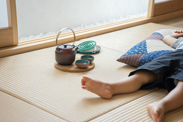 蚊取線香　畳　和室　子供