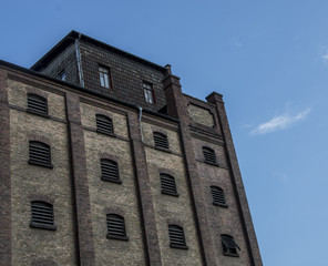 Verlassenes Lagerhaus aus Backstein