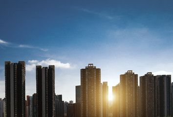 Obraz premium City buildings and sky at sunset