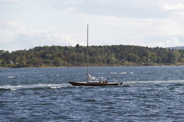 Voilier sur le fjord à Oslo, Norvège