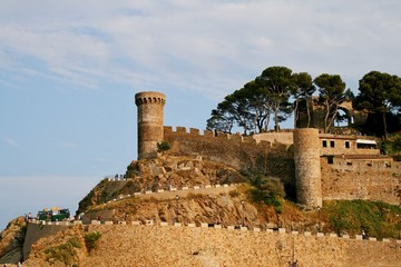 Красивая старая крепость