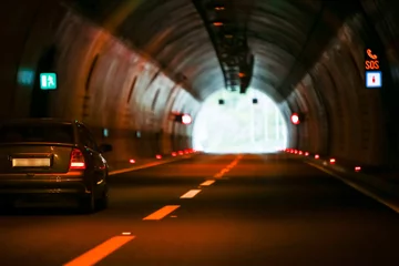Crédence de cuisine en verre imprimé Tunnel Tunnel routier vide incurvé