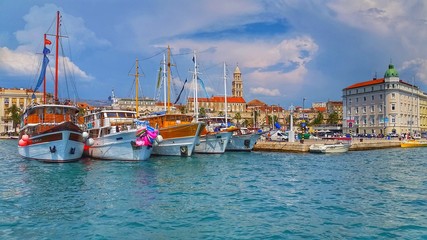 Split port statki turystyczne  - obrazy, fototapety, plakaty