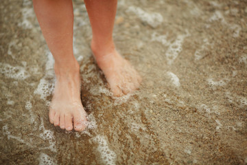 Fototapeta na wymiar feet of child in the sea