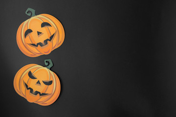 Paper orange halloween pumpkins with black backgorund