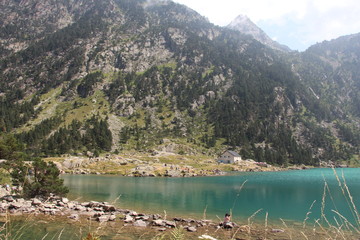 Etendue d'eau montagne lac de Gaube Pyrénées