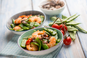 salad with flat green beans shrimp anchovies and tomatoes
