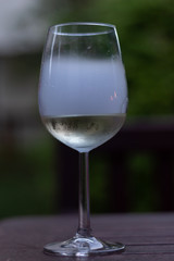 Rauchiger Nebel im Weinglas 