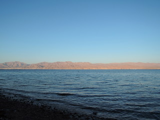 Fototapeta na wymiar Eilat beach and view on Red Sea and Jordan mountains