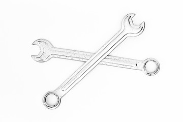 Schraubenschlüssel gekreuzt freigestellt