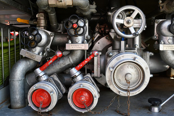 Fototapeta premium Schlauchverteiler am Feuerwehrauto 