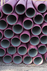 Tuber&iacute;as de pvc en color rosa.