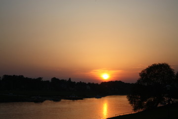 Obraz premium Sonnenuntergang am Wasser