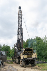 Mobile oil rig