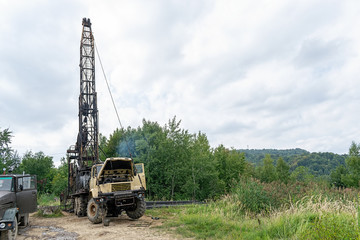 Mobile oil rig