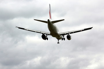 Fototapeta na wymiar Airplane on final approach to the airport 