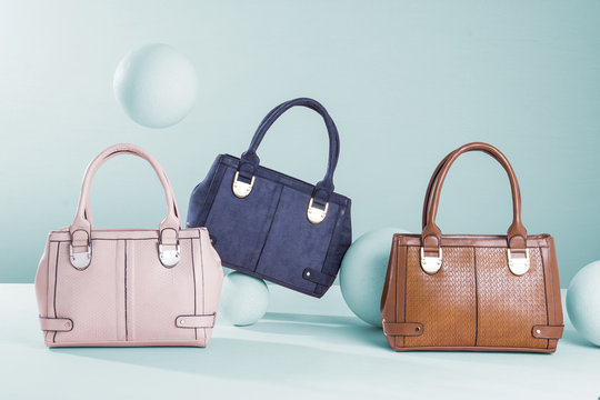 bolsas de dama fondo azul pastel producto