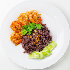 Garlic shrimp with Riceberry in white plate