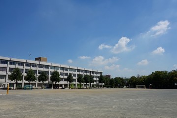 夏の校庭