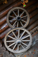 Obraz premium Two wooden wheels to the cart