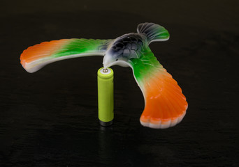 The battery is green on a dark background with a floating bird on it.