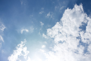 blauer himmer mit wolken