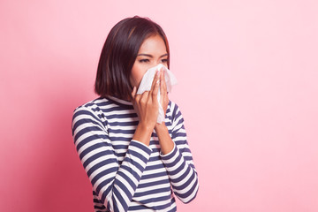 Young Asian woman got sick and flu.