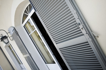 Obraz premium Zamknij się drewniane okiennice