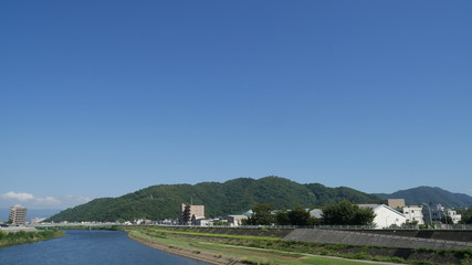 香貫山と狩野川