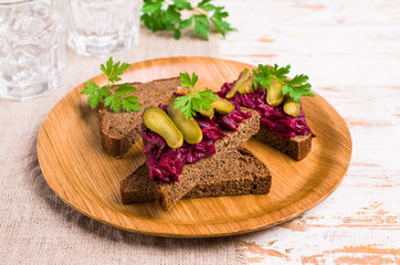 Sandwiches with beet and pickled cucumber