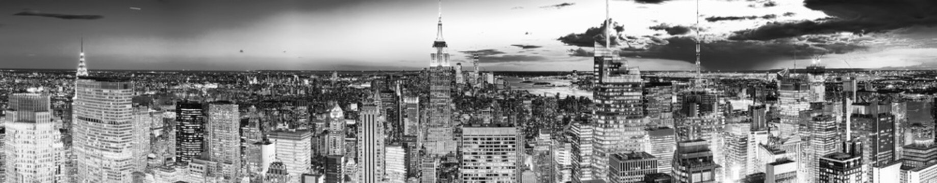 Fototapeta Night view of Manhattan from the skyscraper's observation deck. New York.