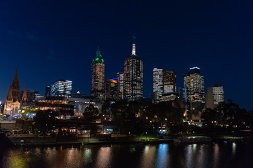 Fototapeta na wymiar Skyline Melbourne bei Nacht