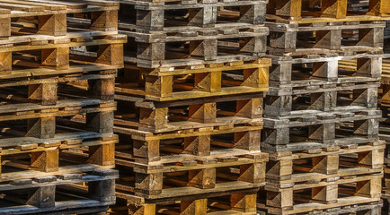 Abstract pick-up of stacked wooden pallets