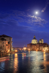 Fototapeta na wymiar The moon shines over Venice. Picture taken from the Academy bridge. Italy.