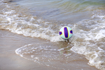 Pallone da palla a volo colorato in acqua