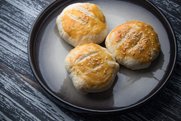 Cantonese-style dim sum wife pie