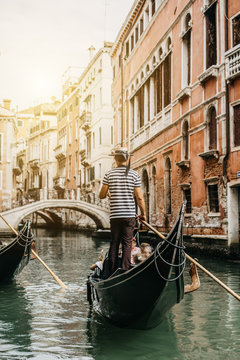 Gondelfahrt in Venedig Italien 